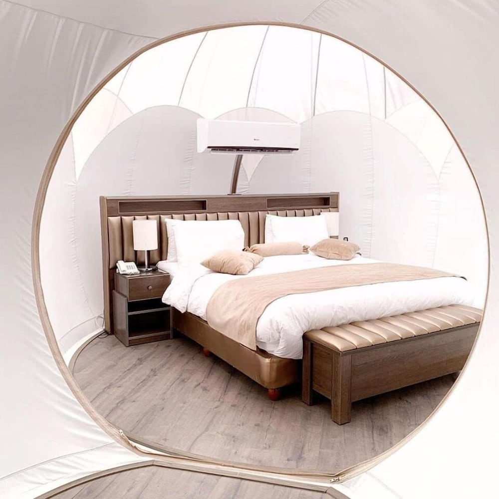 Wadi Rum Bubble Luxotel - Campsite Image 4