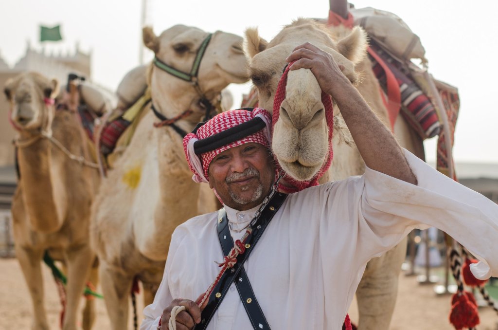 uae culture social norms